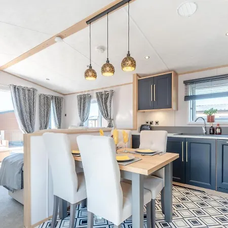 2 Bed In Oc-c43275 *